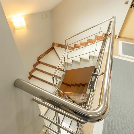 Montedobra فندق 3*